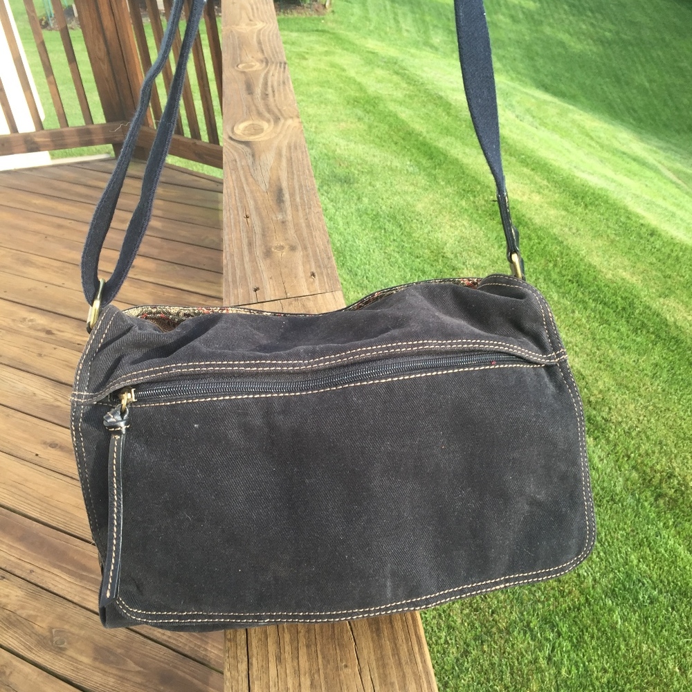 Black Fossil Crossbody Bag!